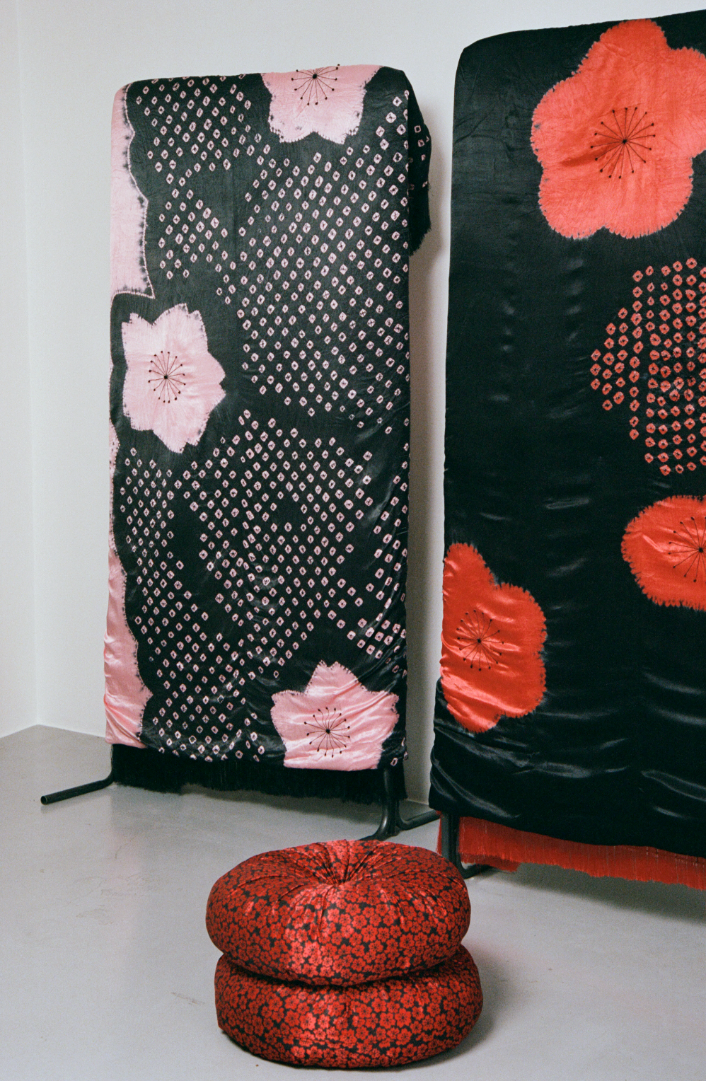 PUFFY SHIBORI FLOWER QUILT WITH SILK FRINGE, BLACK with RED