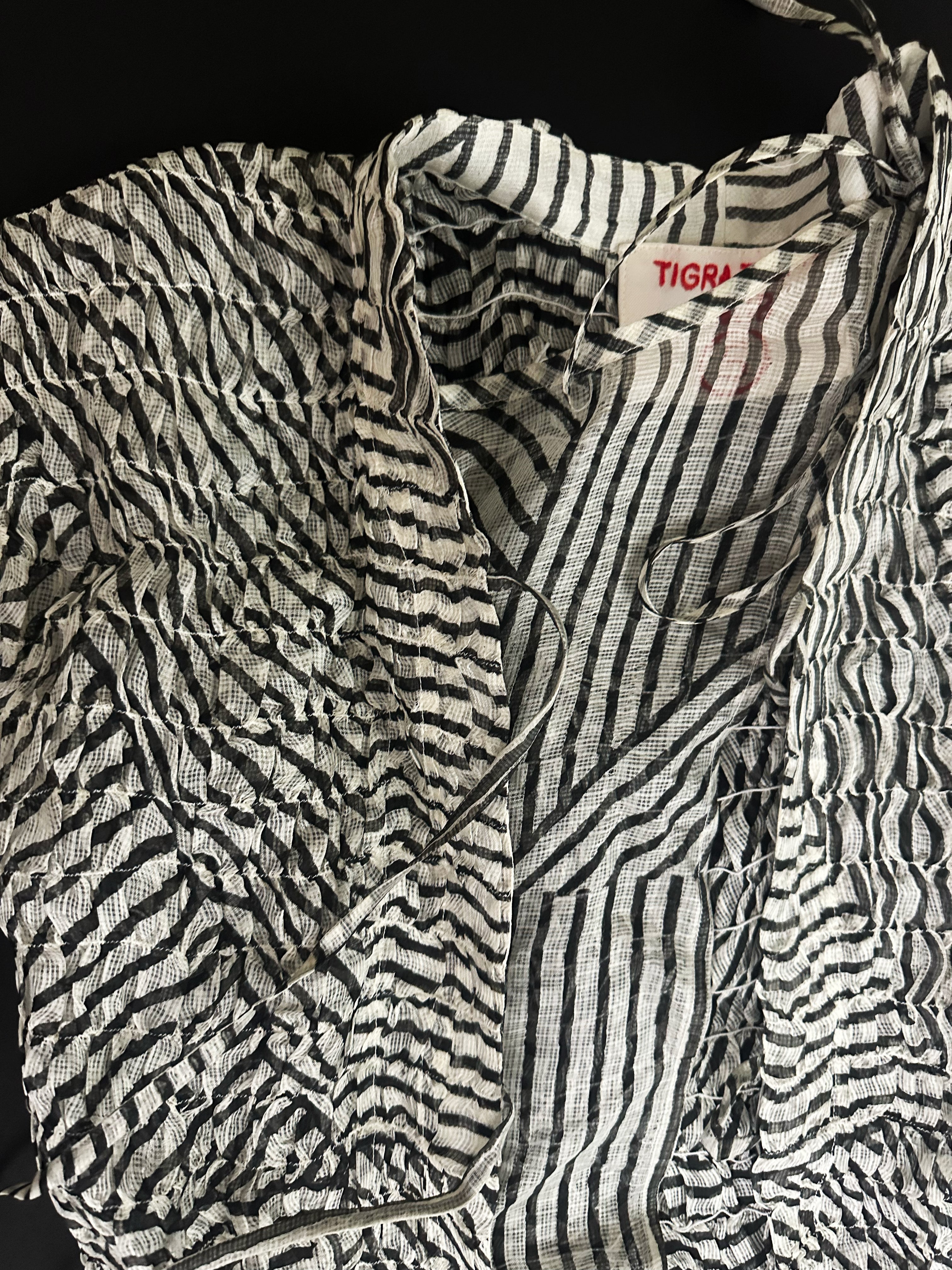STRIPE PANEL TIE TOP, BLACK/WHITE